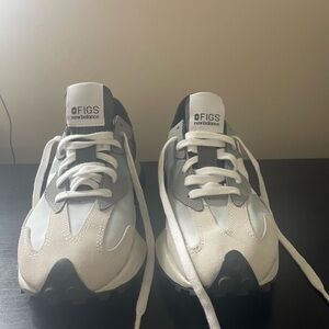 2x used New Balance Figs Sneakers